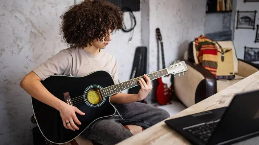 The Best Online Guitar Lessons for Music Lovers